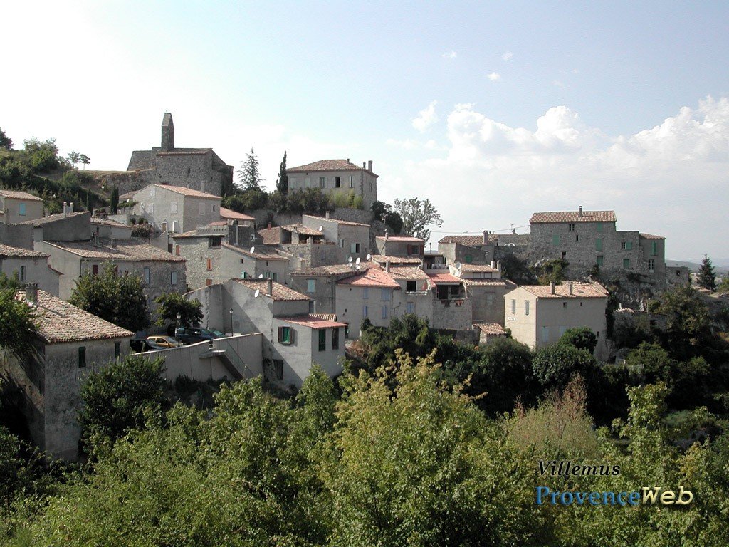 Le village de Villemus dans les Alpes de Haute Provence.