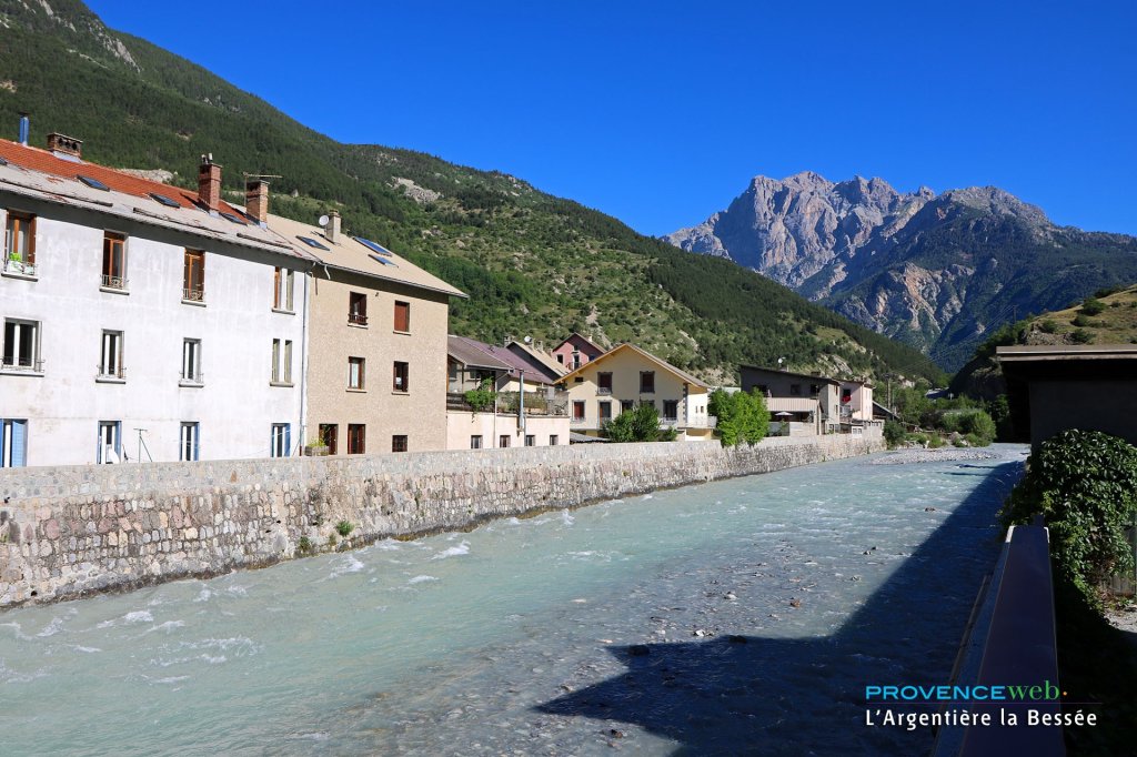 La rivi&egrave;re.