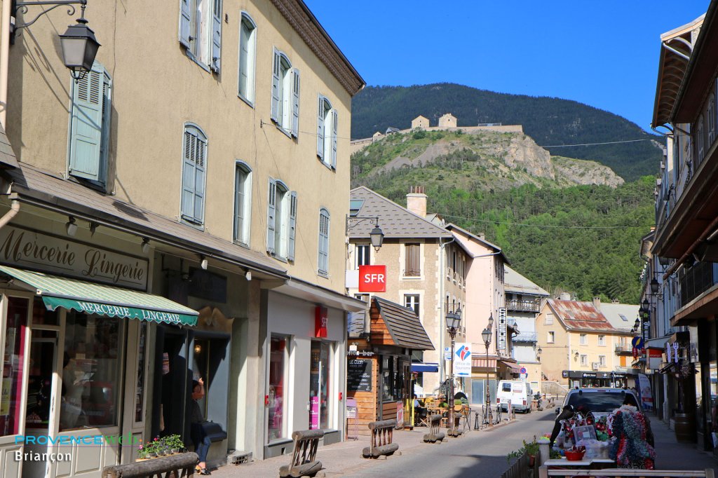 Rue commer&ccedil;ante.