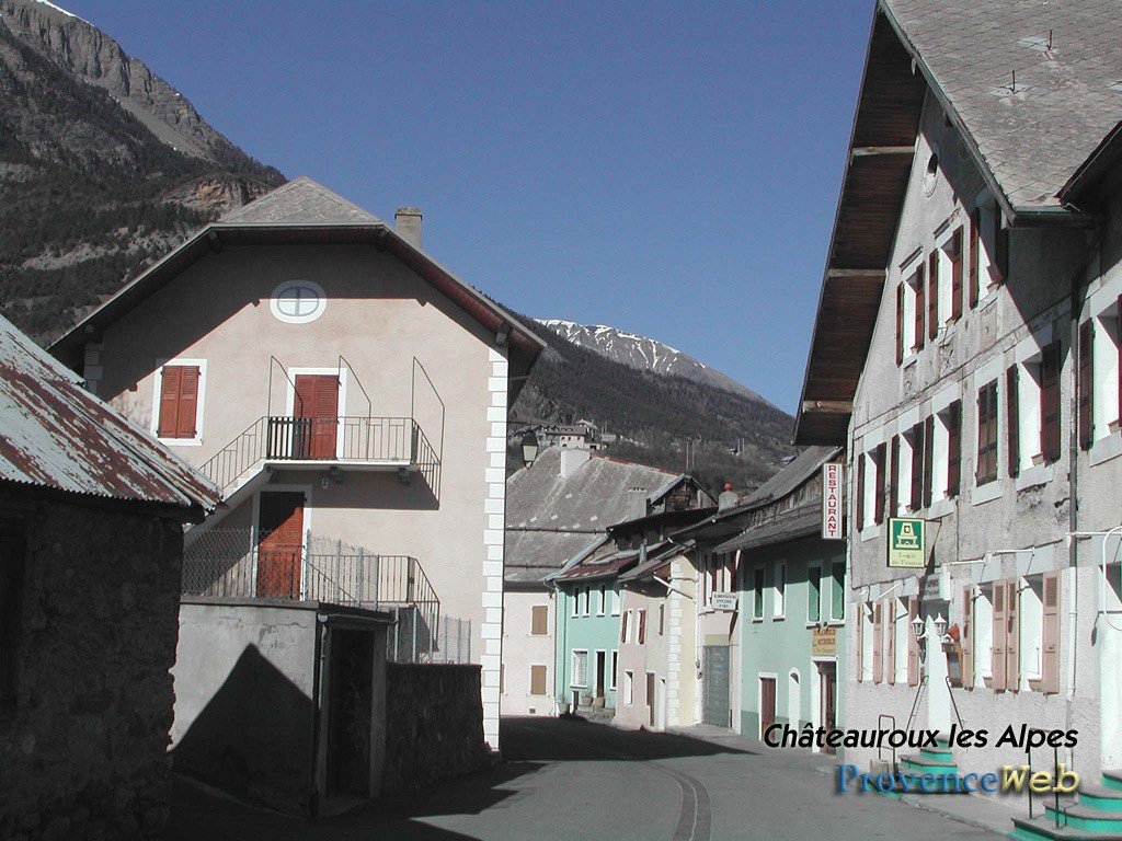 Village de Ch&acirc;teauroux les Alpes.
