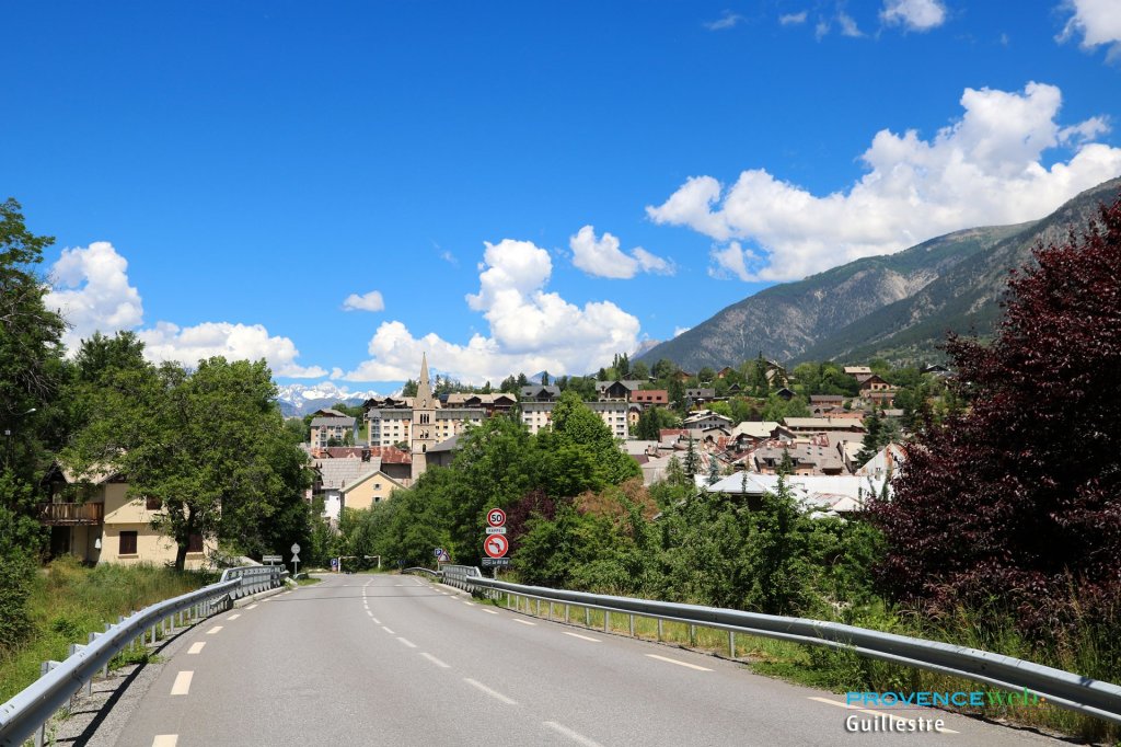 Entr&eacute;e du village.