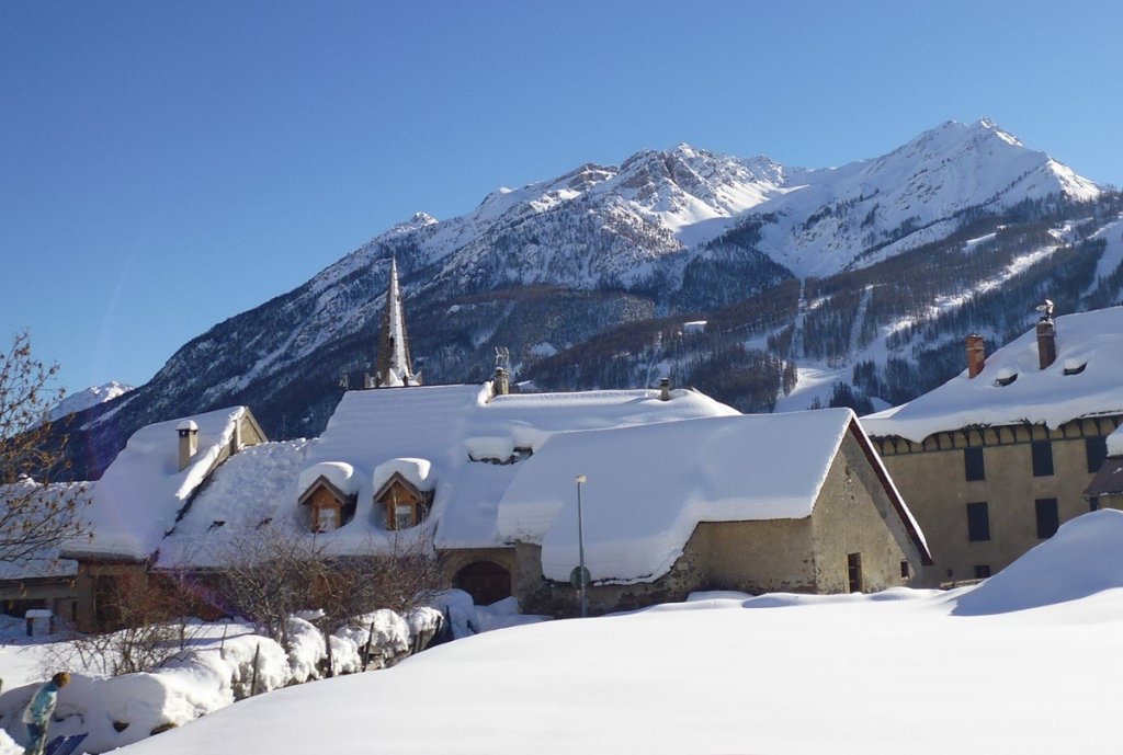 Le village du M&ocirc;netier les Bains dans les Hautes Alpes.