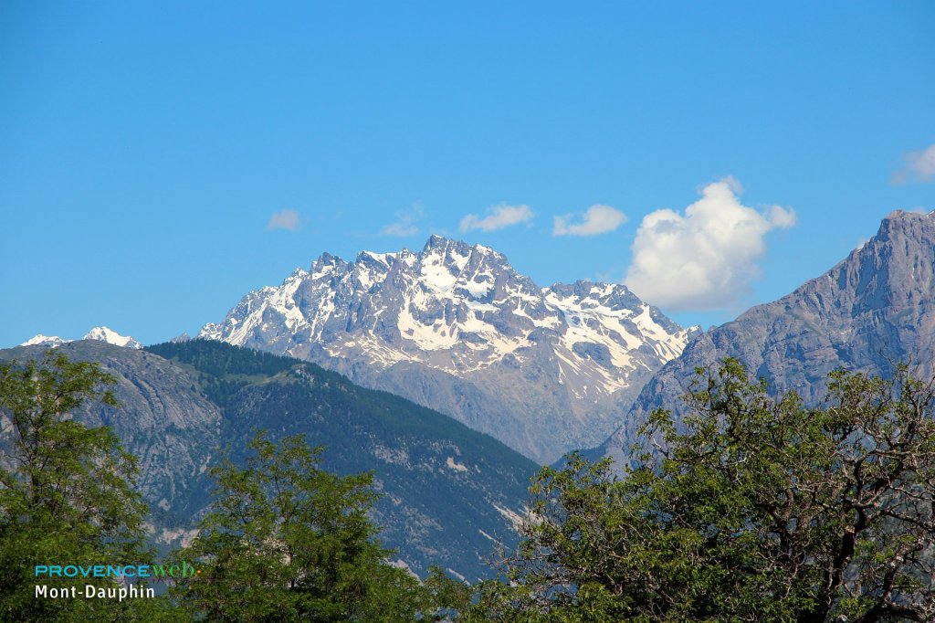Les montagnes autour de Mont-Dauphin.