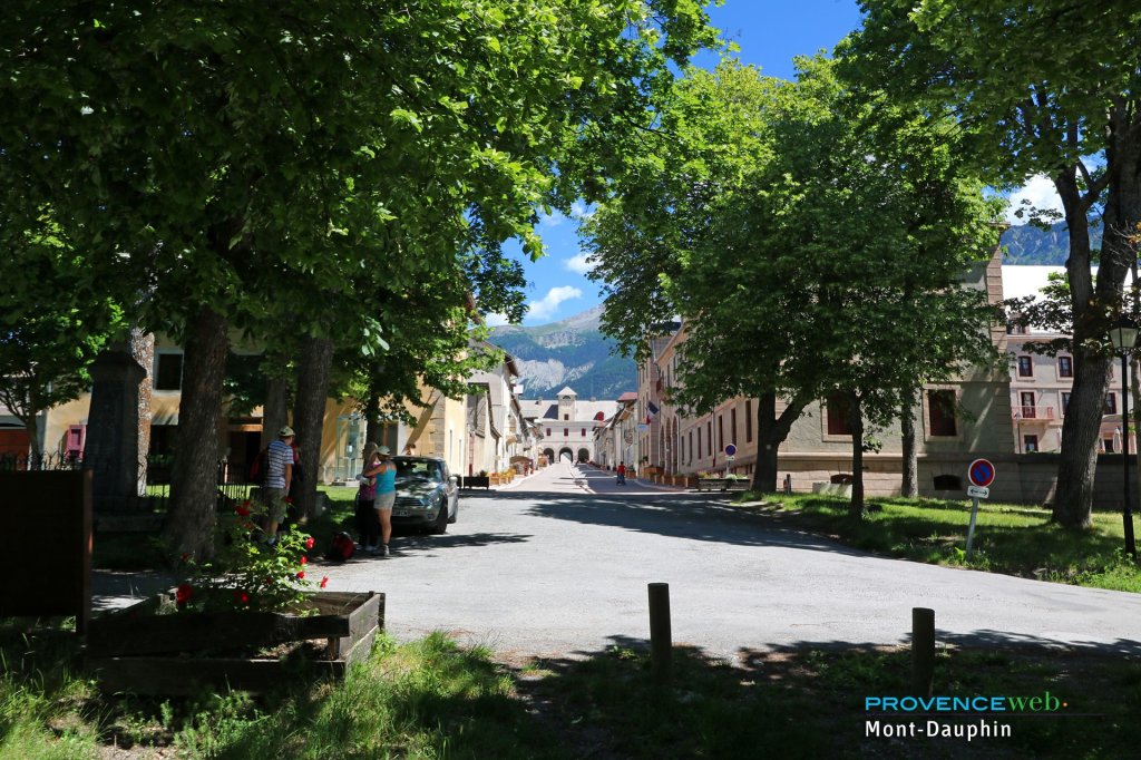 Rue du village.