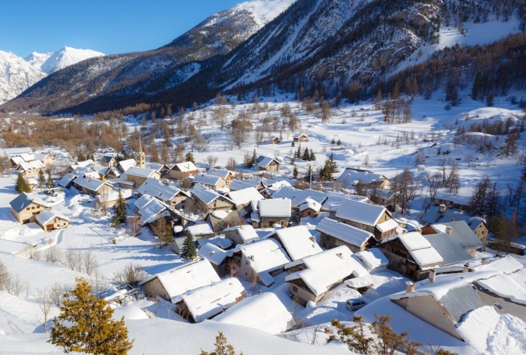 Le village de N&eacute;vache dans les Hautes Alpes.