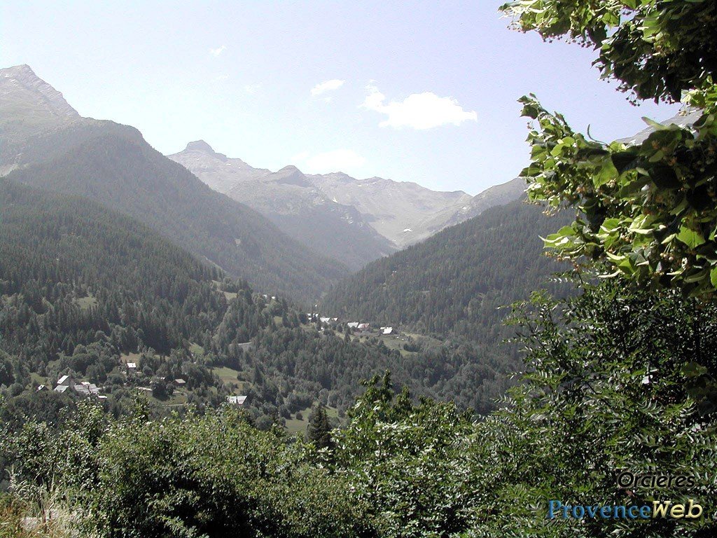 Le village d'Orci&egrave;res dans les Hautes Alpes.