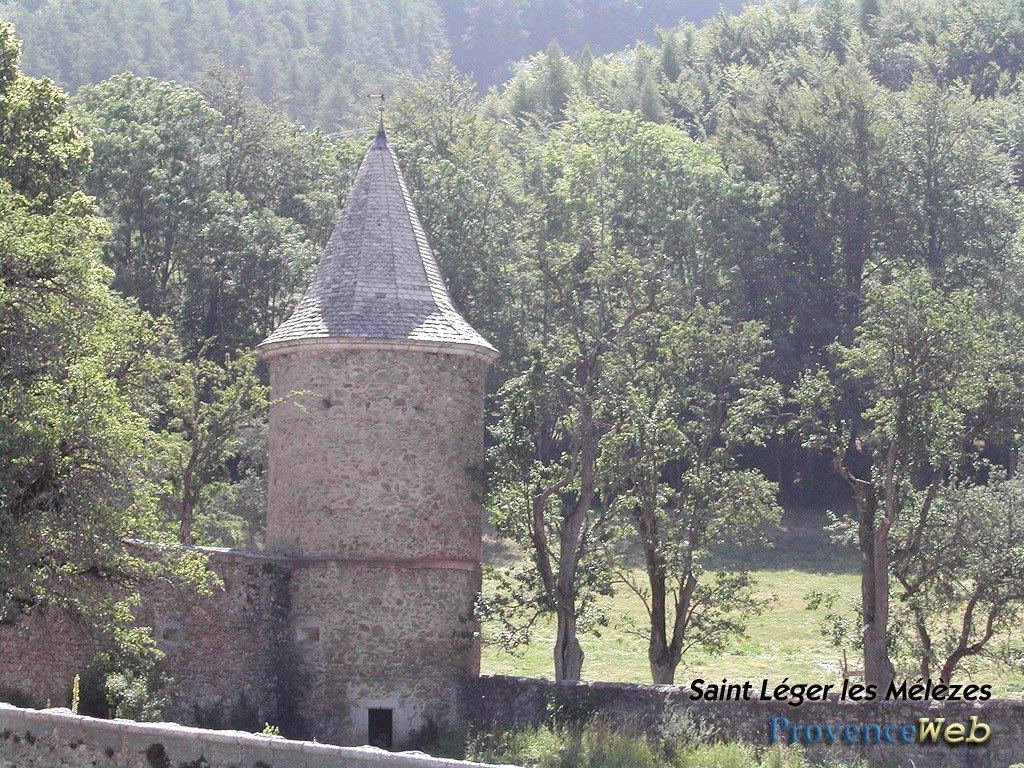 Ch&acirc;teau de Saint L&eacute;ger les M&eacute;l&egrave;zes.