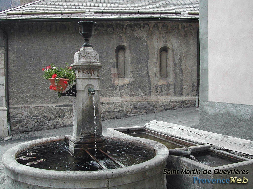 Fontaine &agrave; Saint Martin de Queyri&egrave;res.