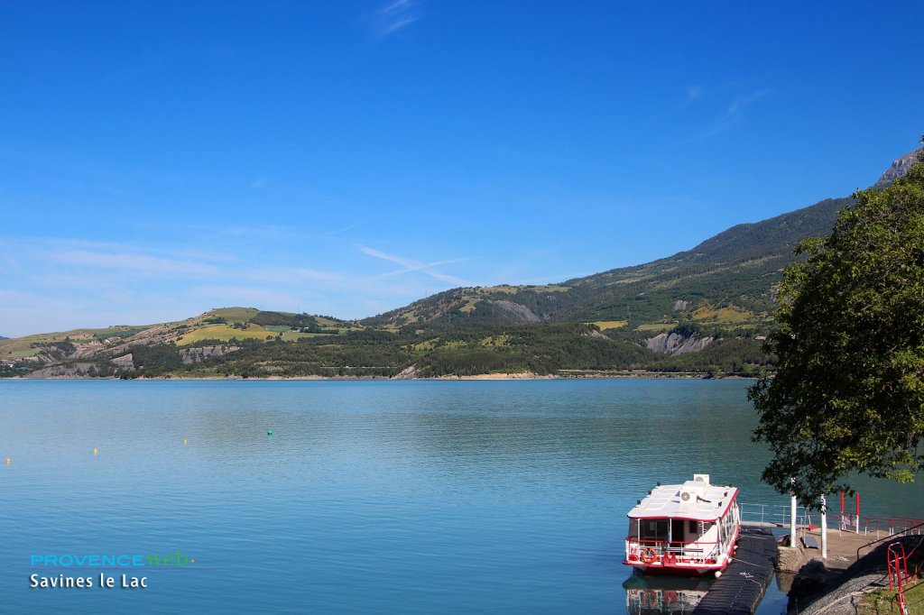 Le Lac de Serre Pon&ccedil;on &agrave; Savines.