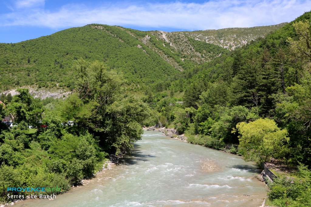 La rivi&egrave;re Le Buech &agrave; Serres.