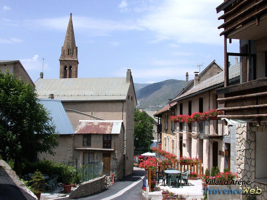 Le village de Villa d'Ar&ecirc;ne dans les Hautes Alpes.