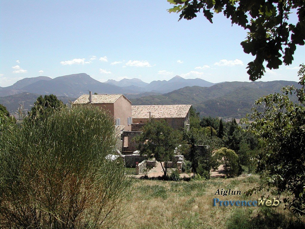 Le village d'Aiglun.