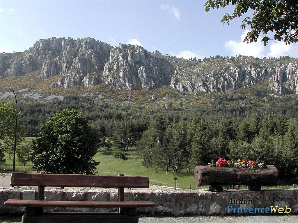 Vue depuis le village d'Andon.