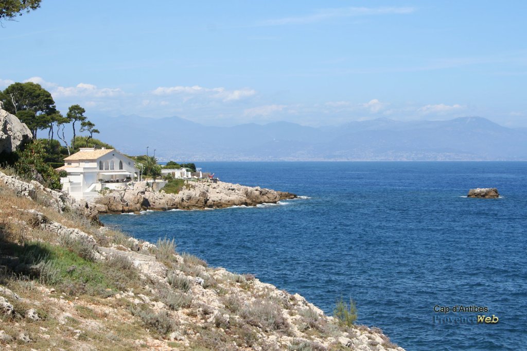 Plage et c&ocirc;tes &agrave; Antibes.