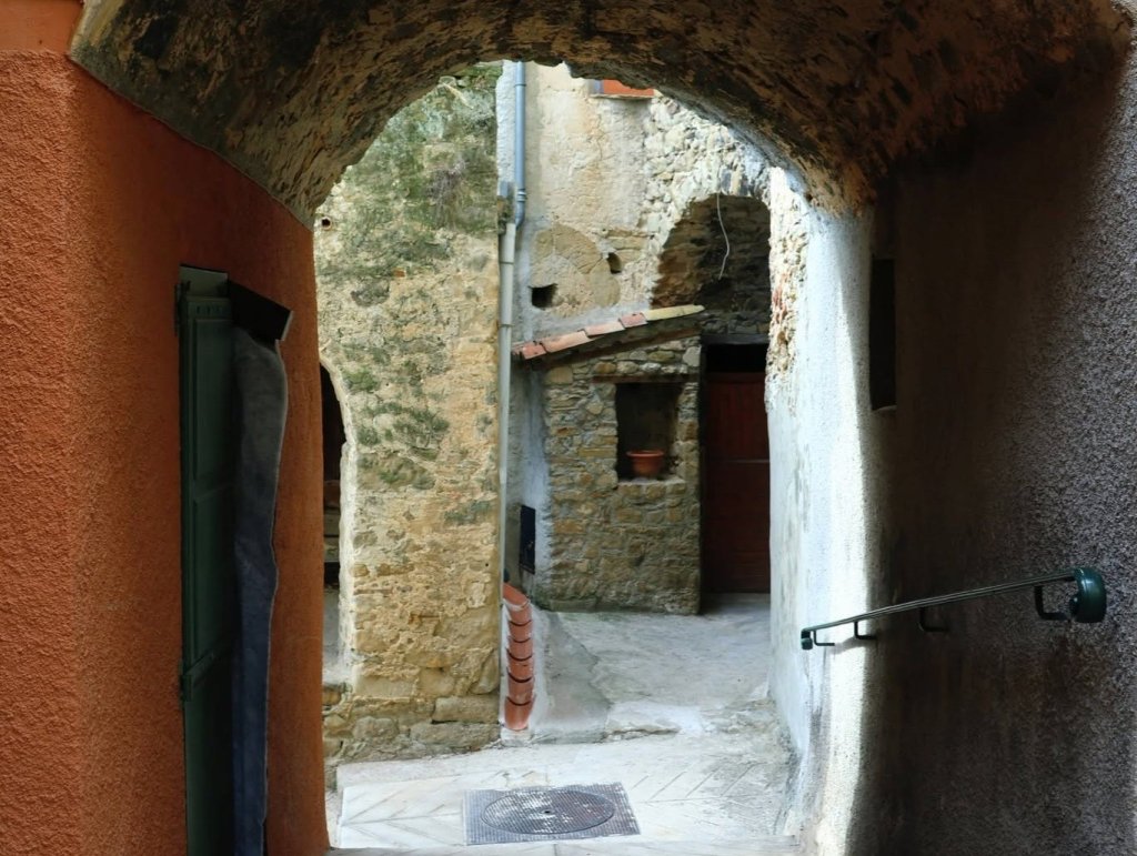 Passage vo&ucirc;t&eacute;.