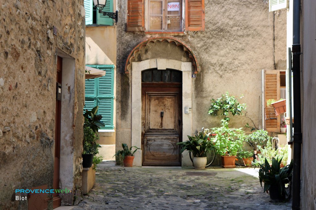 Vieille ville de Biot.