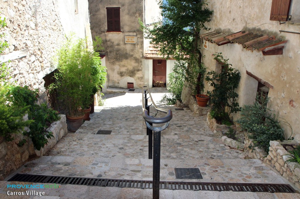 Escalier en pierres.