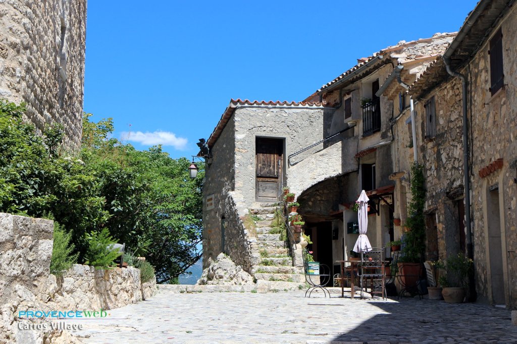 Le centre ancien de Carros.