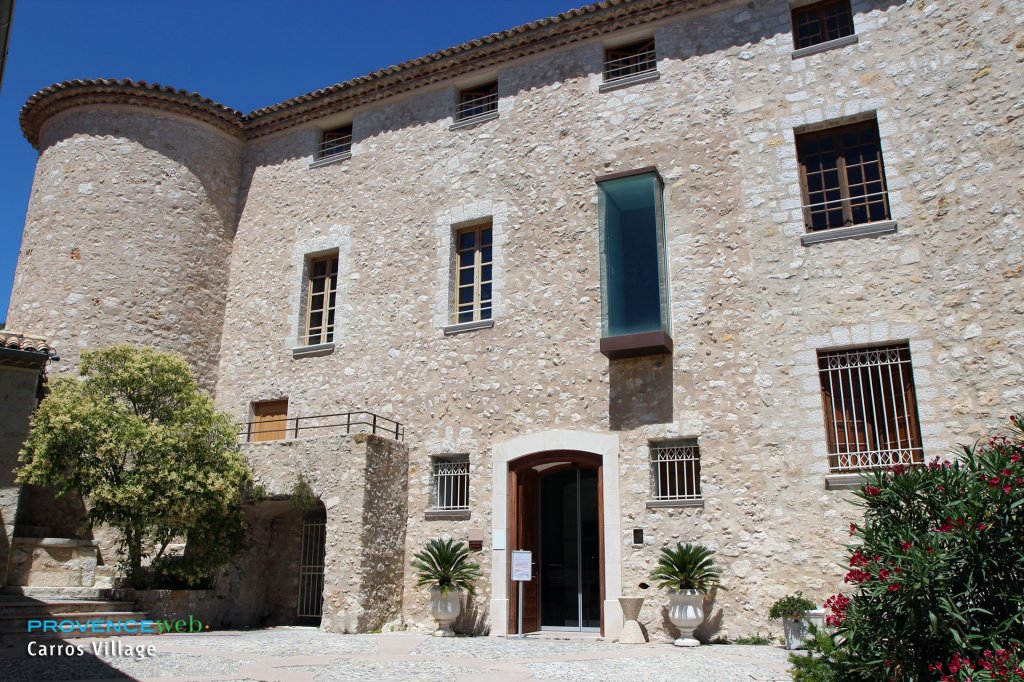 Ch&acirc;teau de Carros dans les Alpes Maritimes.