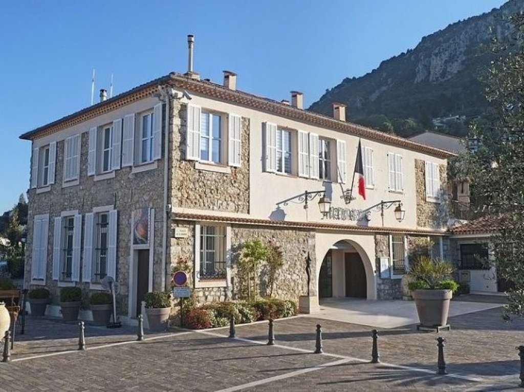 Mairie de Castagniers.