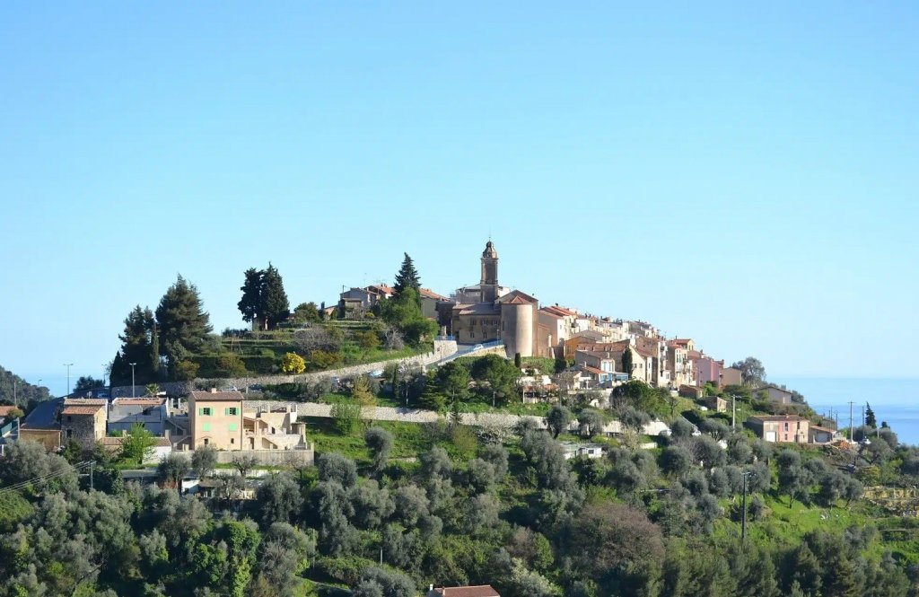 Le village de Castellar dans les Alpes Maritimes.