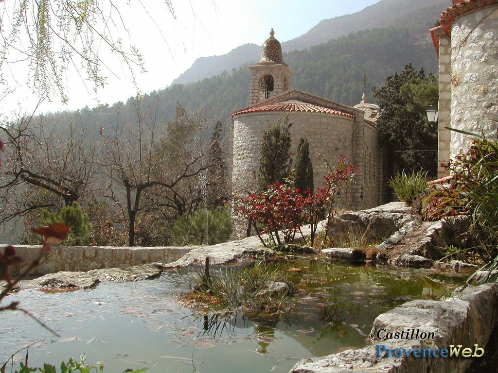 Le village de Castillon dans les Alpes Maritimes.