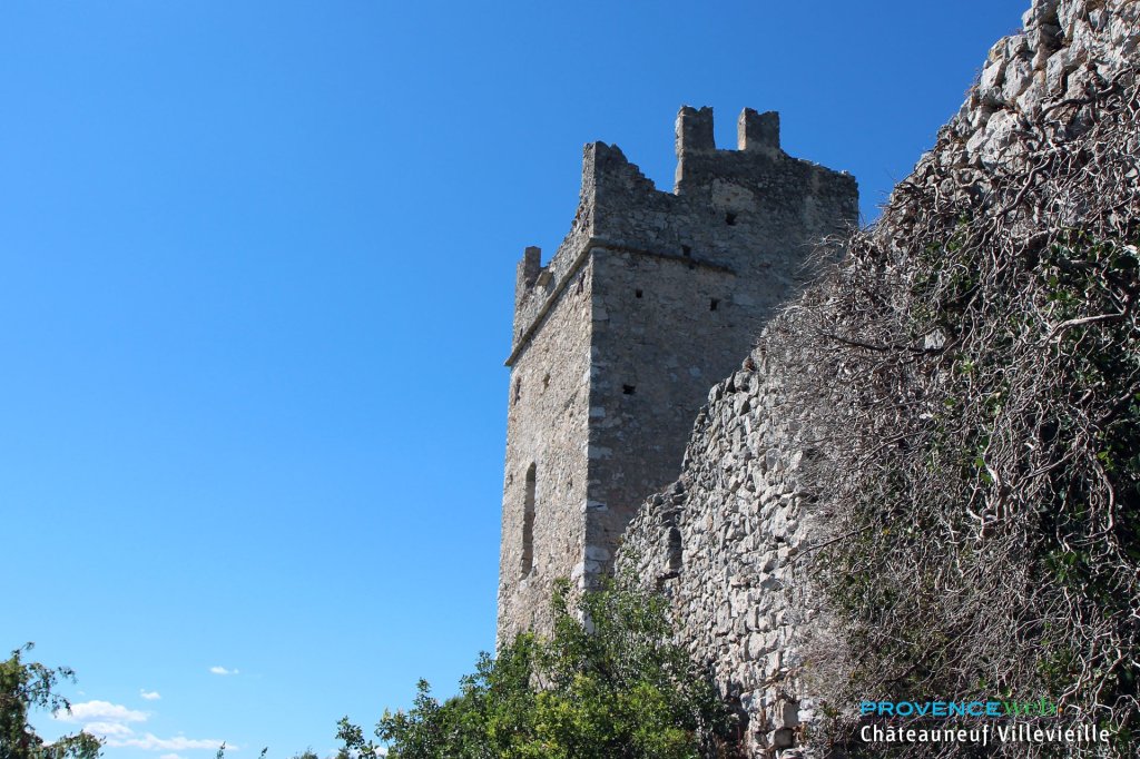 Tour en ruine.