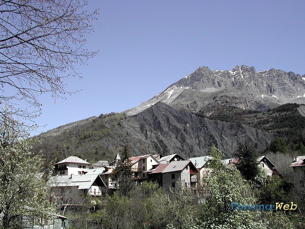 Village d'Entraunes Estenc.