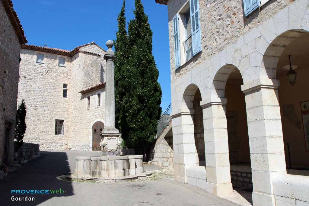 vieux village de Gourdon.