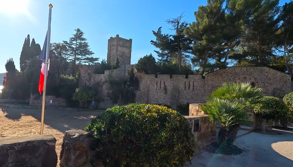 Vue du ch&acirc;teau.