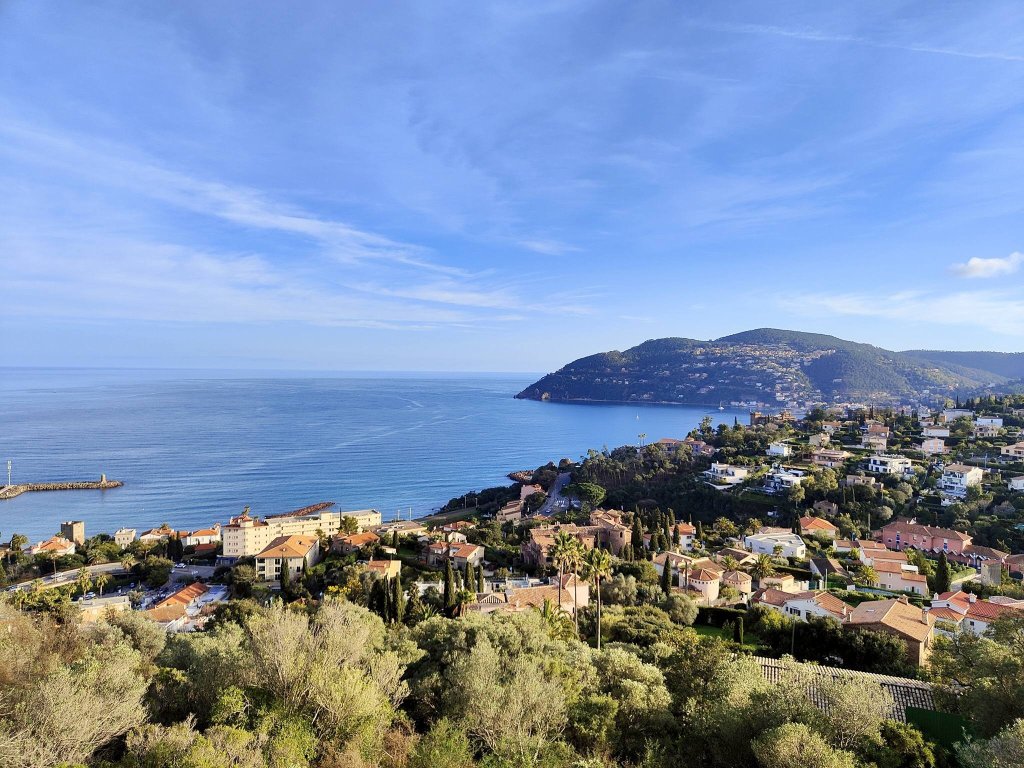 La ville de Mandelieu la Napoule dans les Alpes Maritimes.