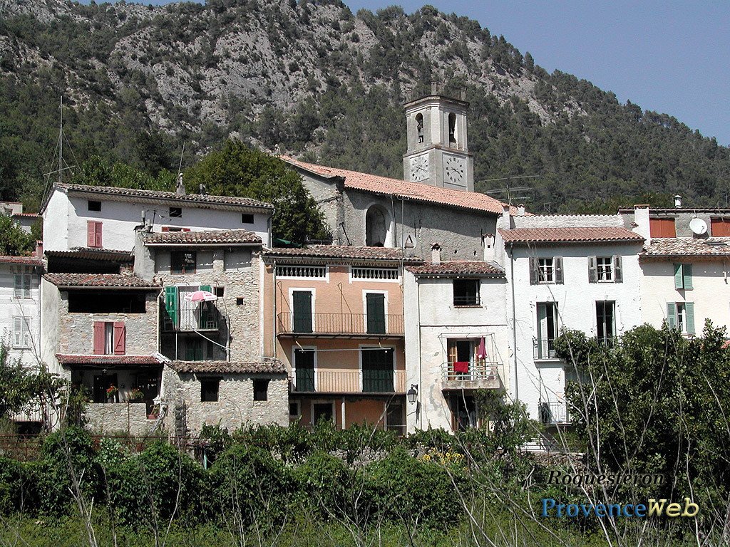 Roquestéron dans les Alpes Maritimes.