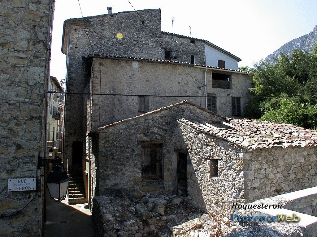 Roquest&eacute;ron Provence.