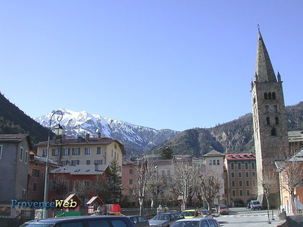 Le village de Saint Etienne de Tin&eacute;e dans les Alpes Maritimes.