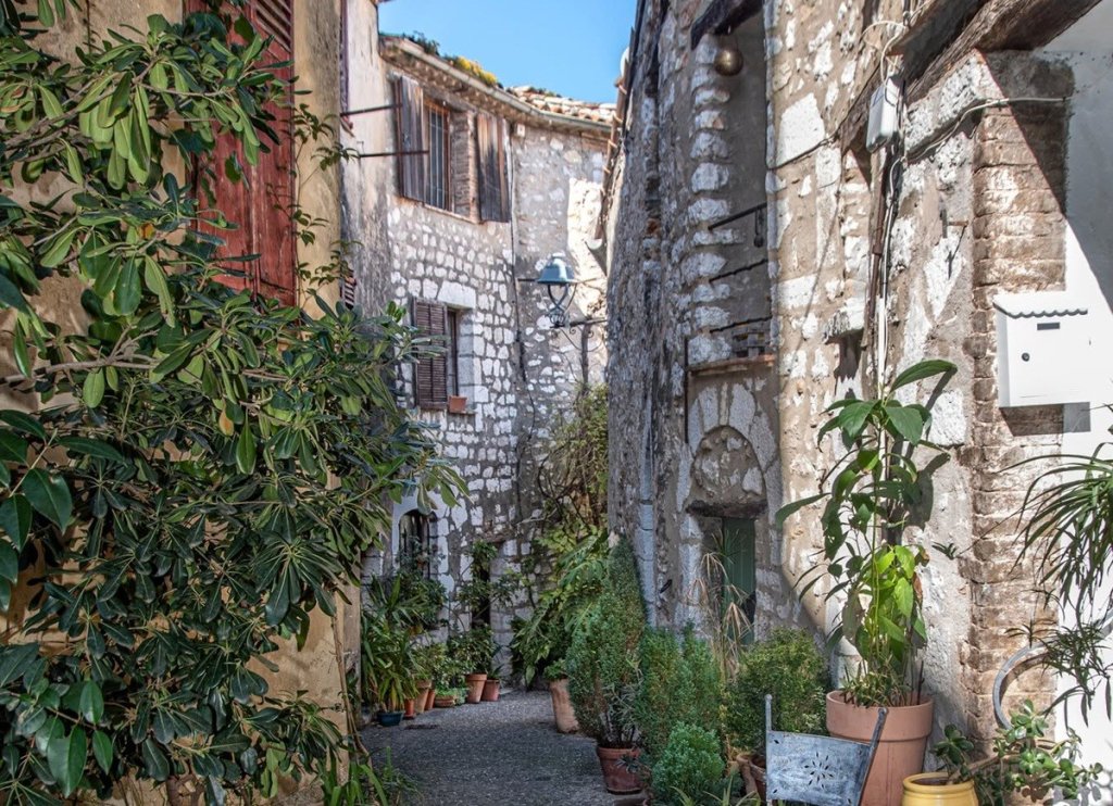 Jolie rue &agrave; Saint Paul de Vence.