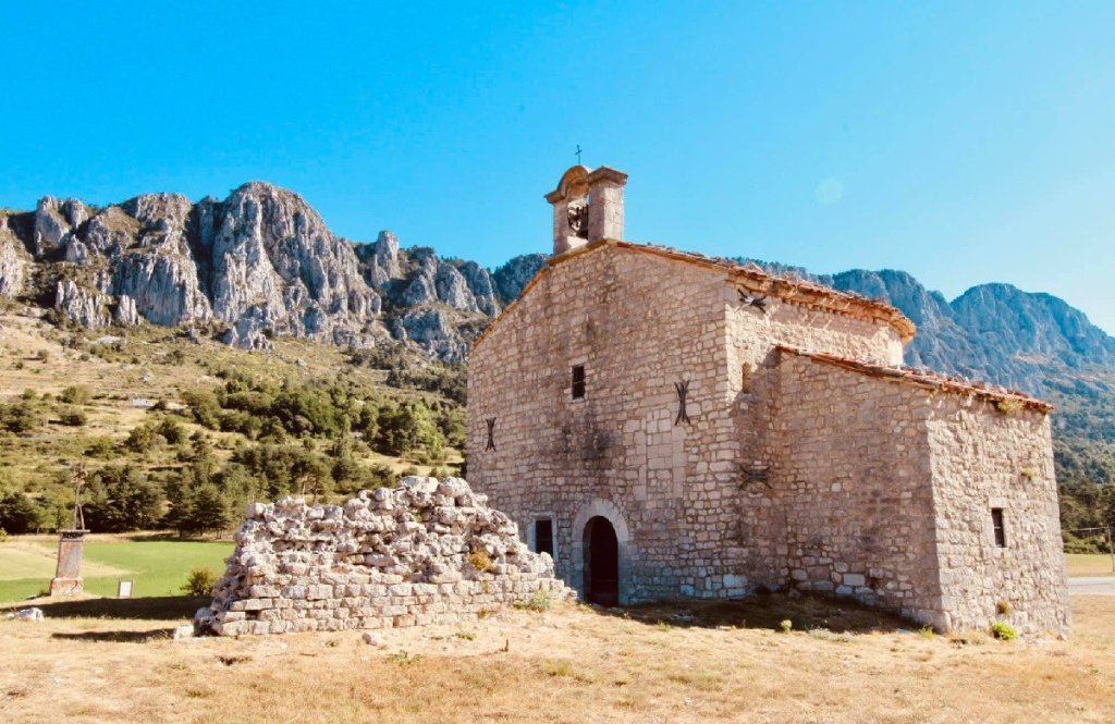 Le village de S&eacute;ranon dans les Alpes Maritimes.