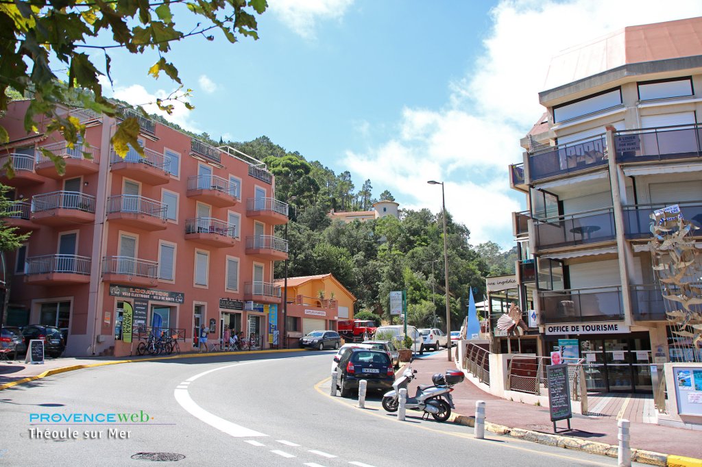Ville de Th&eacute;oule sur Mer.