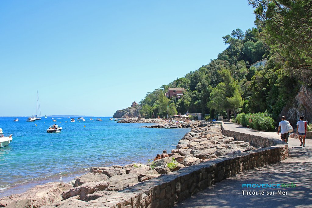 Sentier du littoral &agrave; Th&eacute;oule.