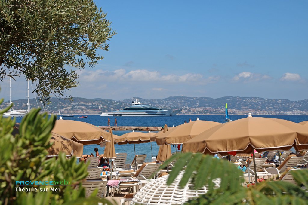 Plage privée à Théoule sur Mer.