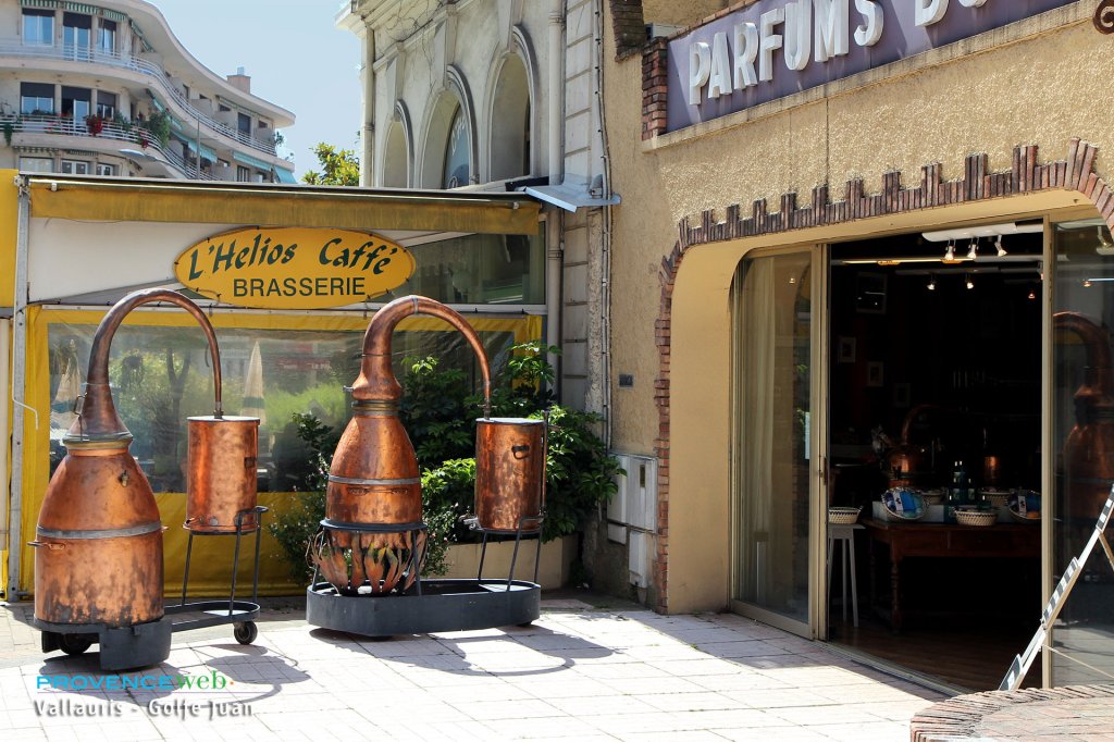 Restaurant &agrave; Vallauris.