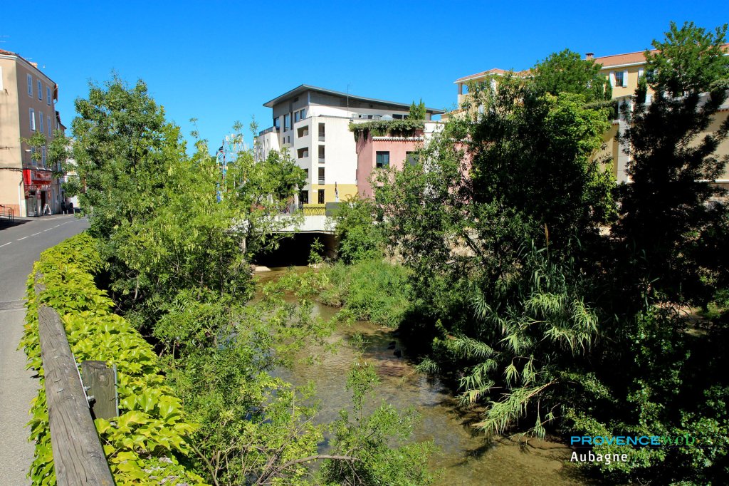 Rivi&egrave;re &agrave; Aubagne.