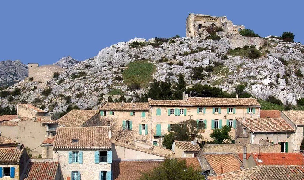 Le village d'Aureille dans le 13.