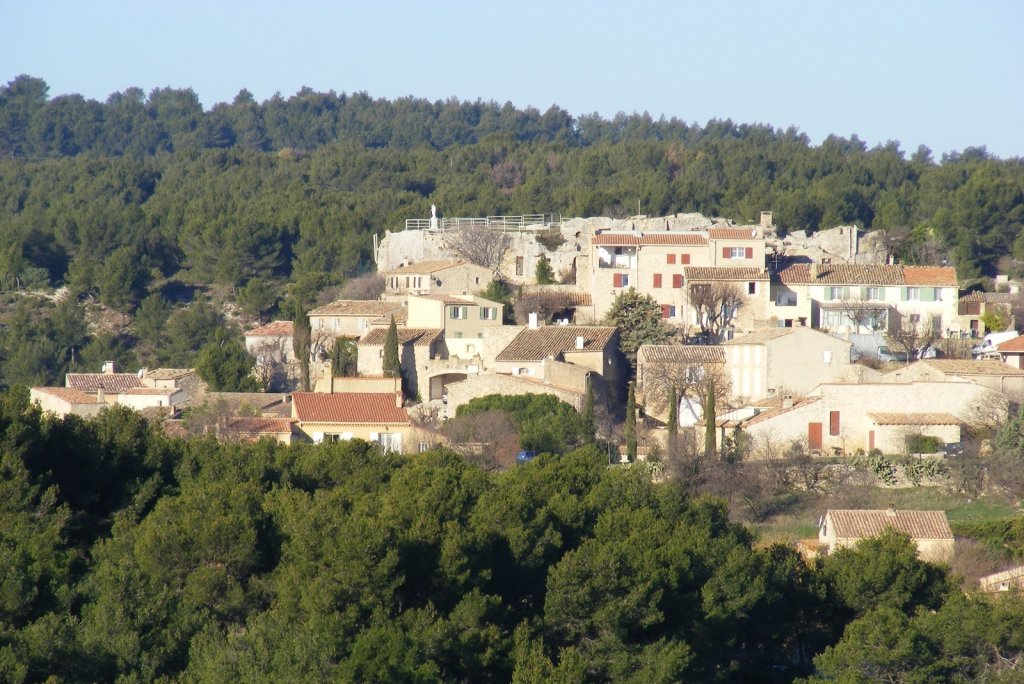 Le village d'Aurons dans les Bouches du Rh&ocirc;ne (13).