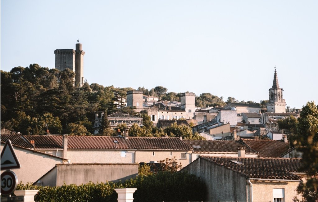 Le village de Barbentane dans les Bouches du Rh&ocirc;ne.