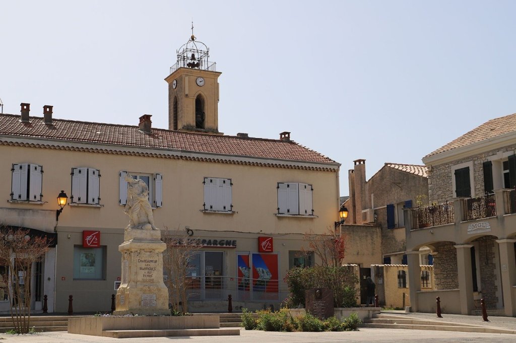 Le village de Ch&acirc;teauneuf-les-Martigues dans les Bouches du Rh&ocirc;ne.