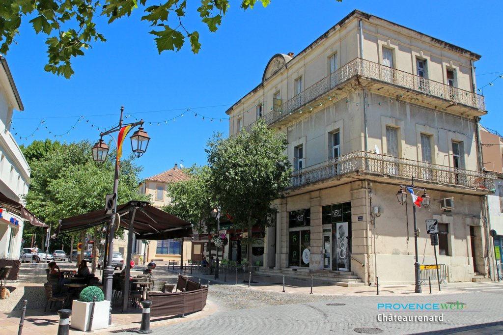 Ch&acirc;teaurenard.