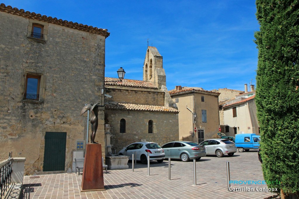 Le village de Cornillon Confoux dans les Bouches du Rh&ocirc;ne.