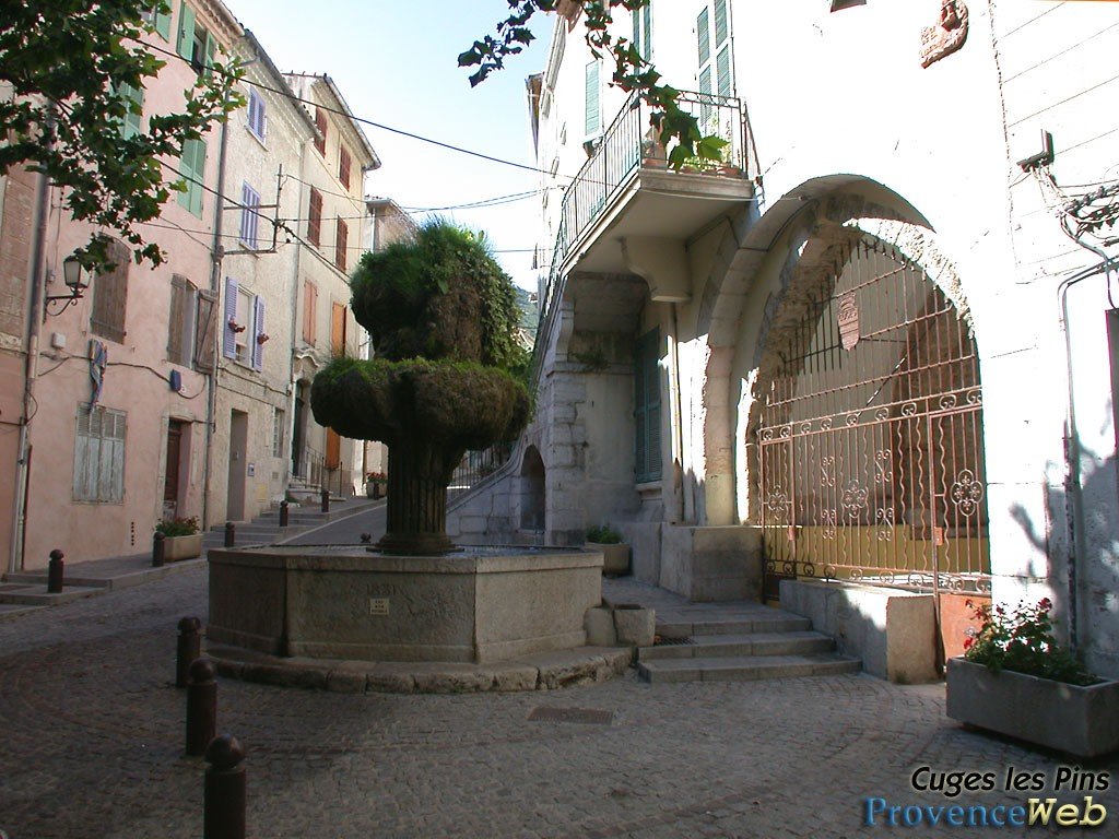 Fontaine &agrave; Cuges les Pins.