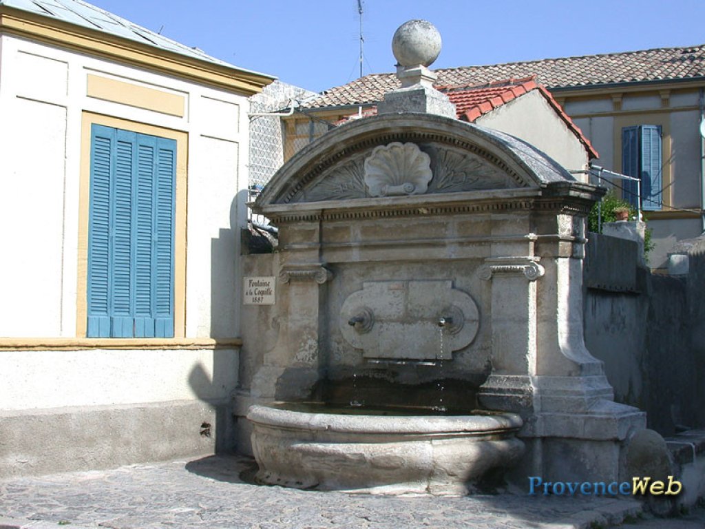 Fontaine &agrave; Eygui&egrave;res.