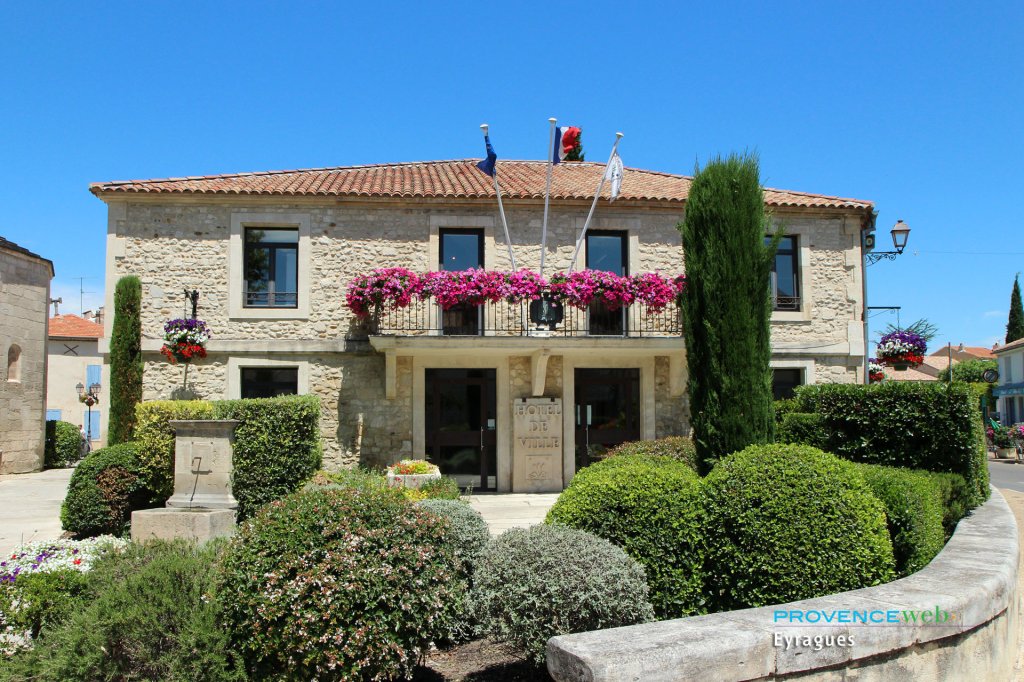 Mairie d'Eyragues.